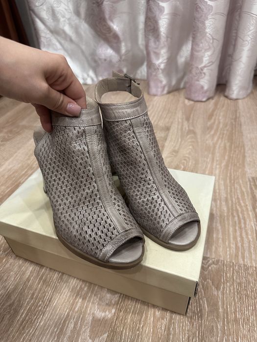 Продам кожаную обувь  tucino