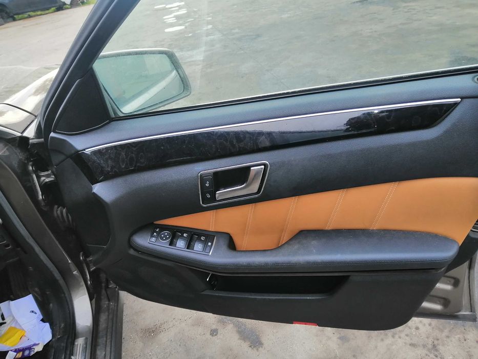 Dezmembram Mercedes E220