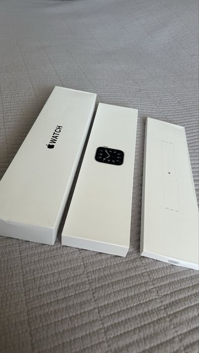 Продам Apple Watch SE Silver 44мм