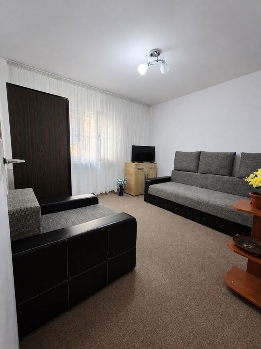 Particular ofer spre inchiriere apartament 2 camere decomandat