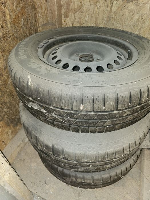 215 / 70 R 16 iarna Continental