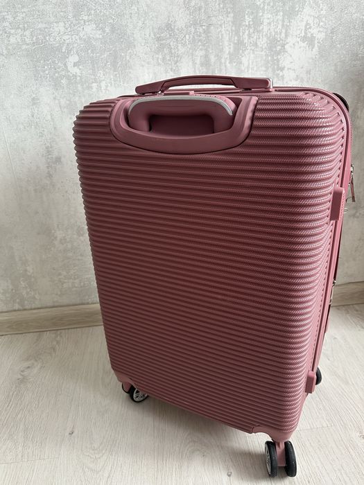 Продам чемодан пользовались 1 раз