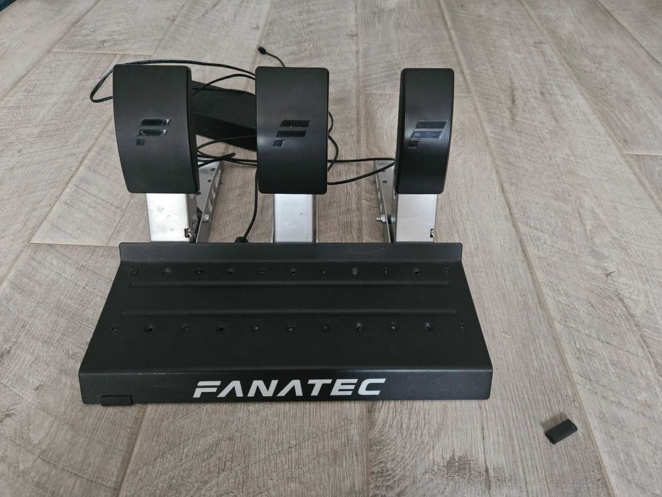 Fanatec CSL Elite база, волан и CSL Pedals