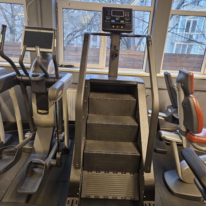 Stairclimber, crosstrainer, bicicleta. Aparatura profesionala  fitness