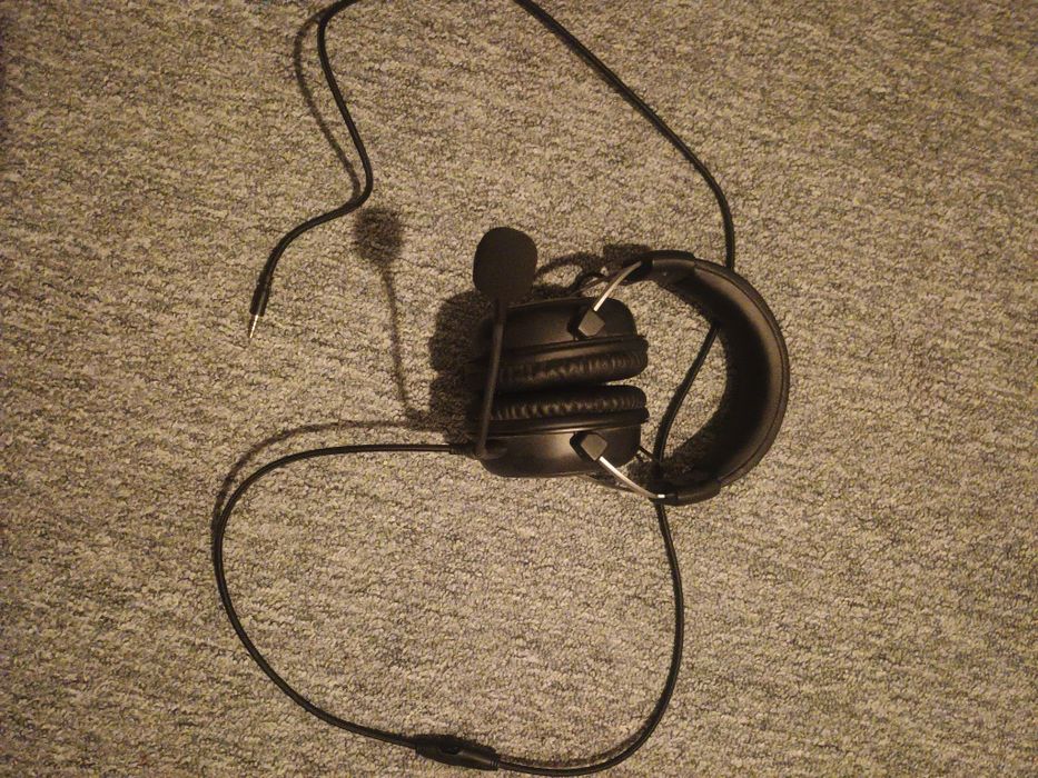 Căști Hyperx cu microfon funcțional și detașabil
