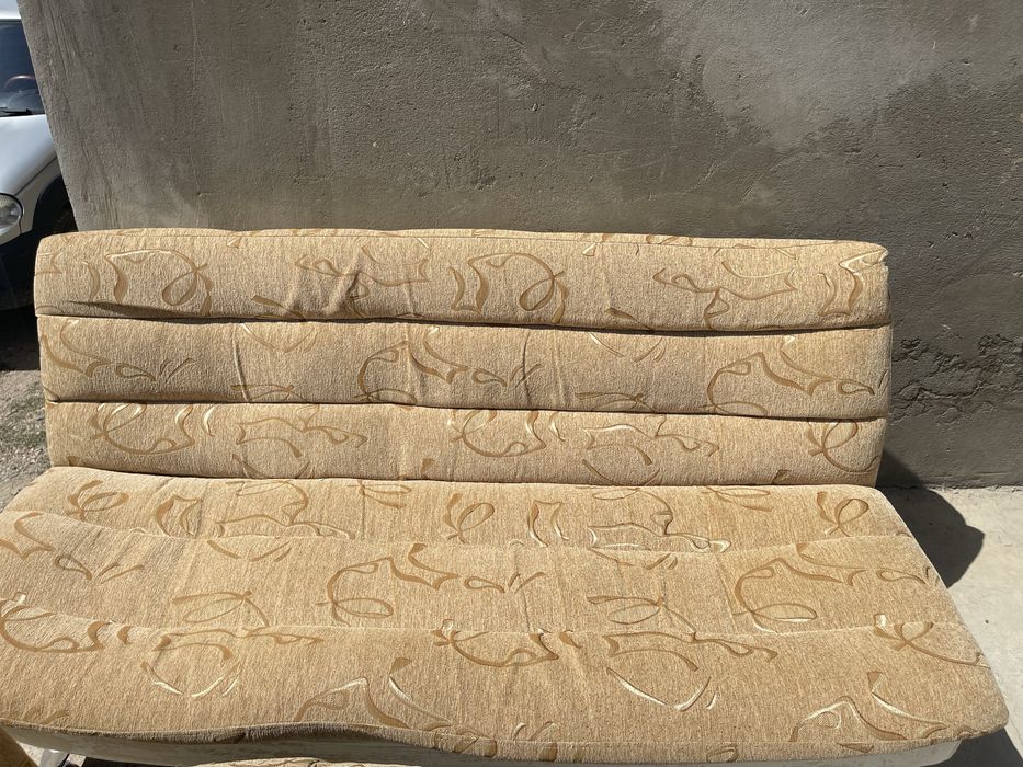 Диван с двумя креслами