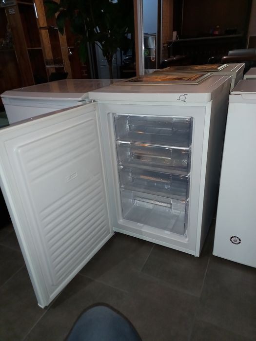 Морозильник барный SNOWCAP. новый.