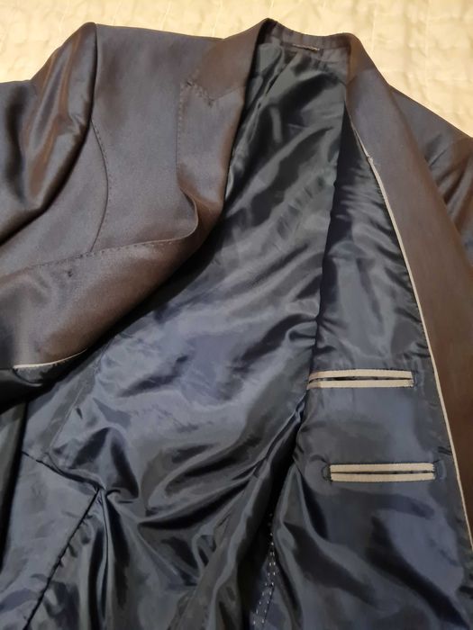 мъжки костюм и риза