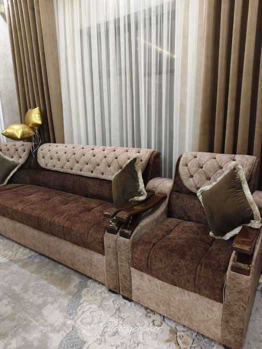 Диван с двумя креслами