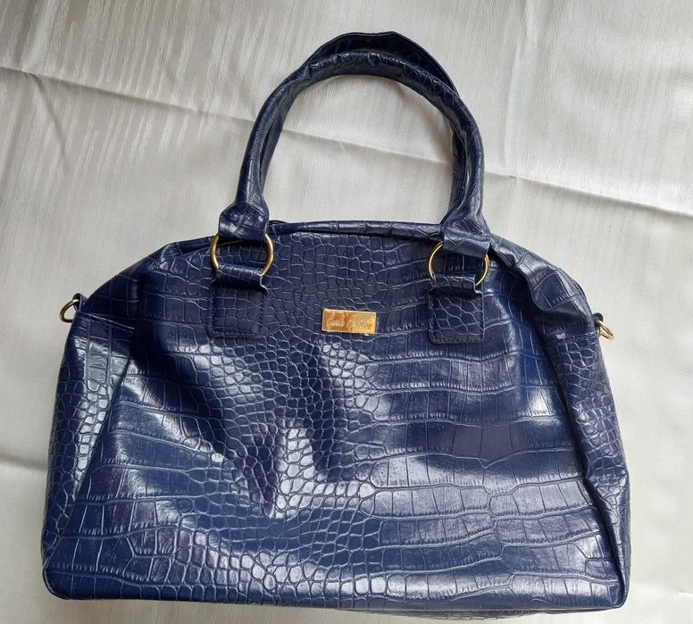 Дамска чанта в тъмносин цвят