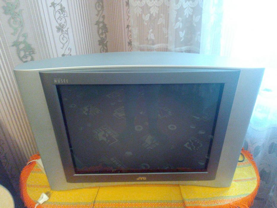 Телевизор JVC бу продам.