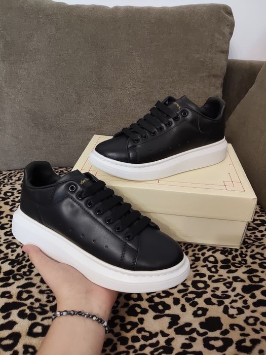 Alexander McQUEEN negru cu alb