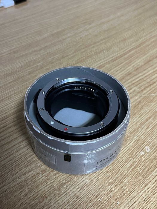 URTH electronic-adaptor EF-Z mount