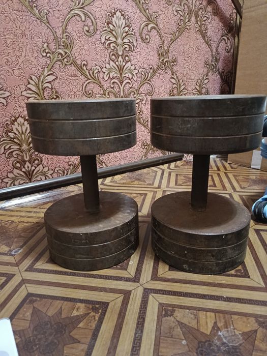 Гантел сотилади 2та дона хар биттаси 42 дан обший 84кг нержавейка.