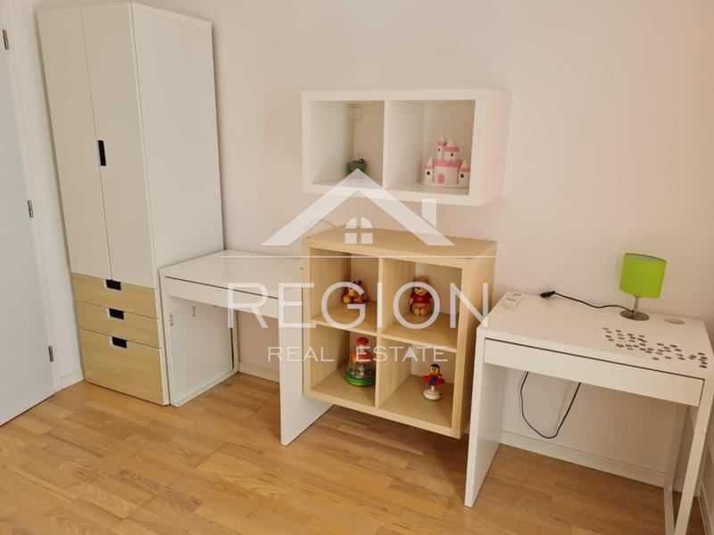 Дава се под наем Тристаен апартамент в Варна, Бриз - 90 кв.м за 867 € - Снимка #9