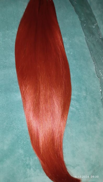 Нова опашка червен цвят