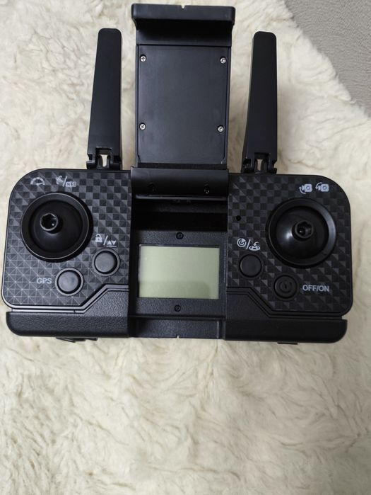 Продаю дрон  хороший без доставки!