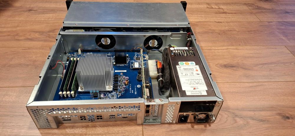 QNAP TS-870U-RP NAS - 8 Bays - 24GB RAM - 10GbE