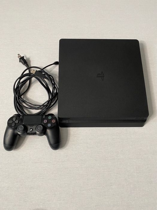 Playstation 4 + 2 manete