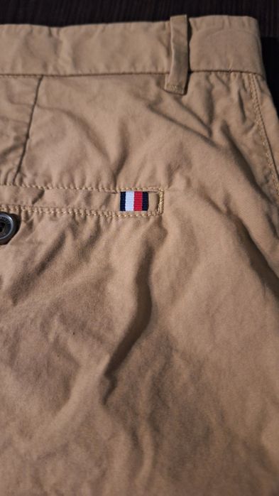 Tommy Hilfiger -Pantalon Scurt Marime 34