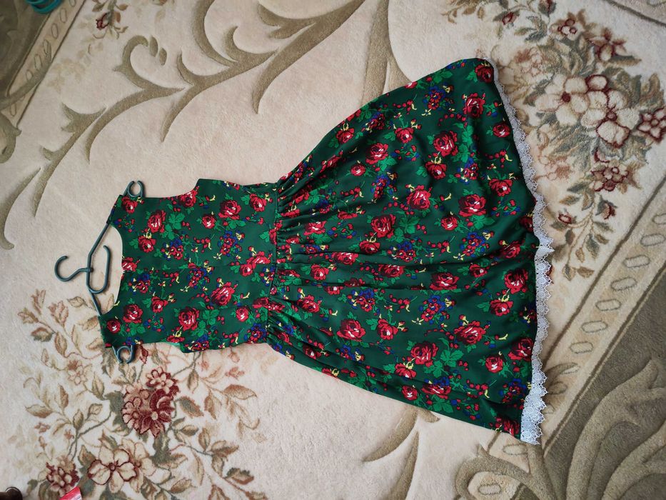 Rochie verde cu flori