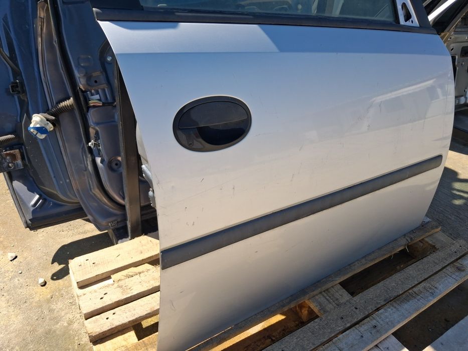 Врата Opel Meriva 2006г.