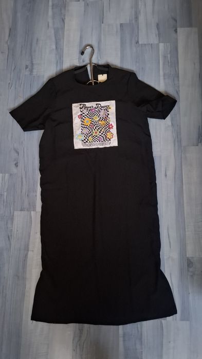 Дълга черна рокля с цветна платка