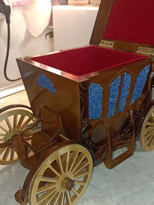 Продам шкатулку-карету