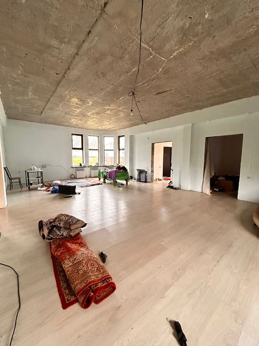 Продаётся двухэтажный дом за городом