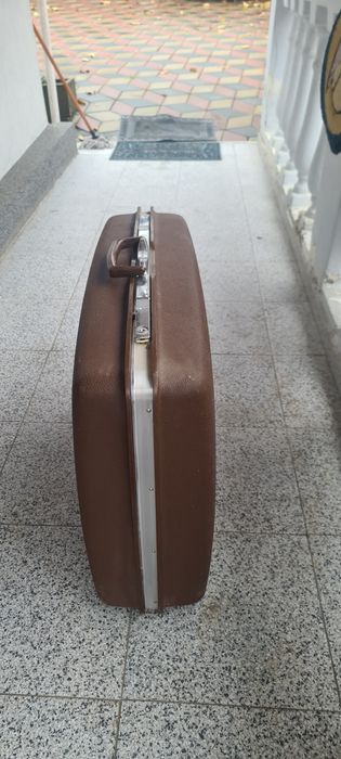 Valize . Geamantan plastic tare