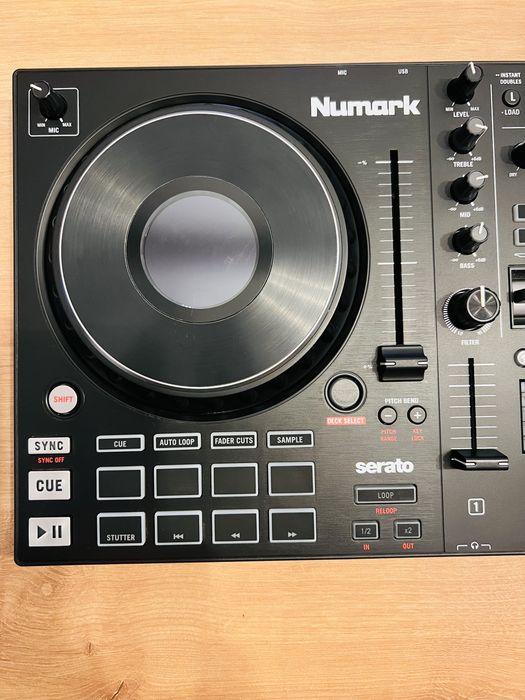 Consolă DJ – Numark Mixtrack Platinum FX