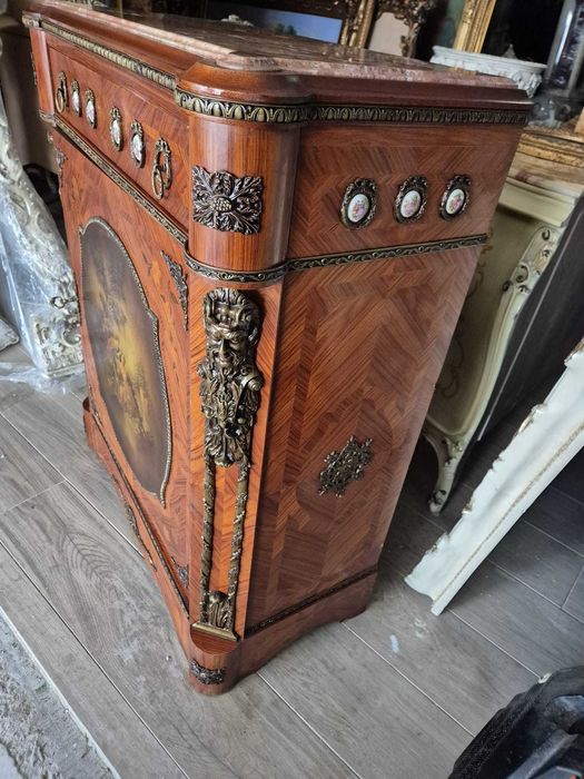 Comodă în stil Napoleon