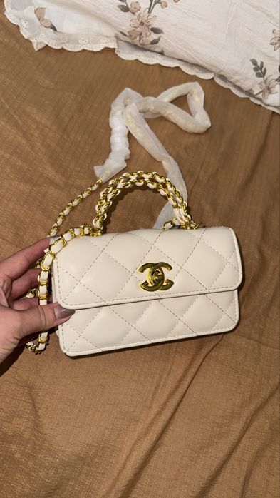 Chanel sumka sotiladi