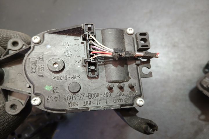 Motoras clapeta aeroterma 1J1907511A 1J1907511A Volkswagen VW Golf a