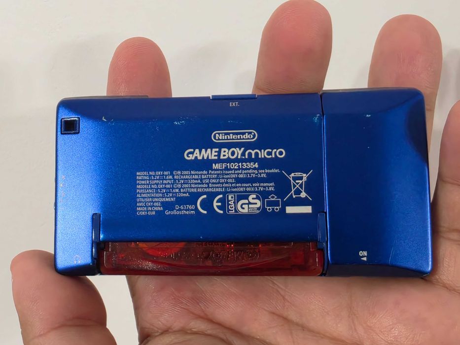 Rar Ninendo Gameboy Micro cu Pokemony Ruby English