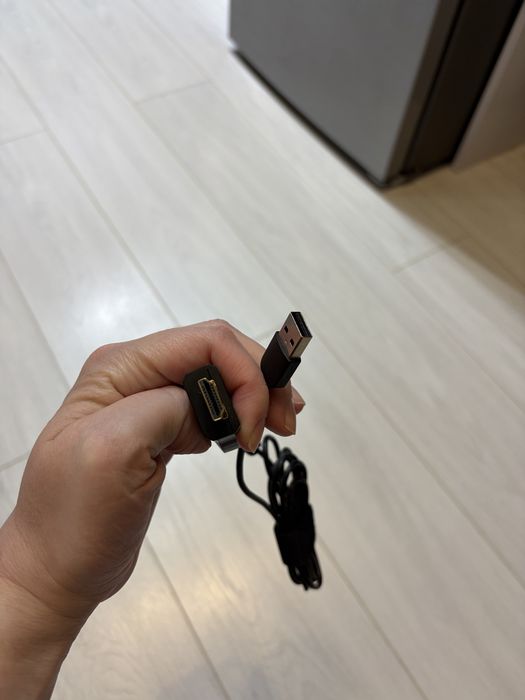 Устройство для трансляции контента на телевизор Google Chromecast