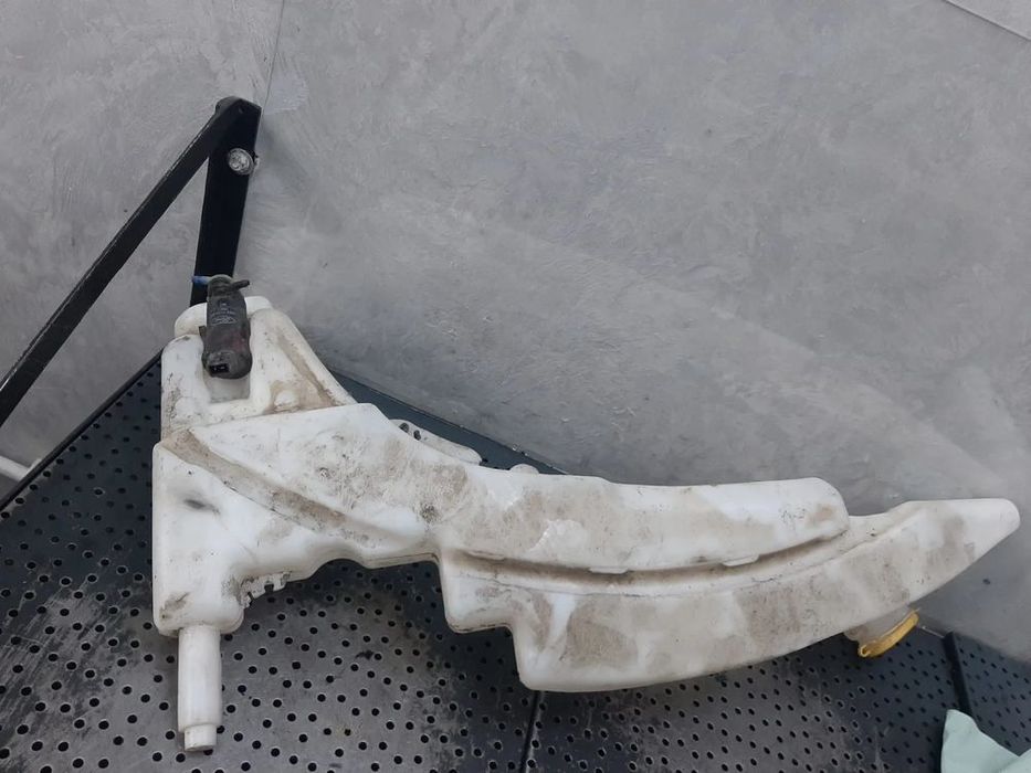 vas lichid parbriz  ford focus 1  1998-2004  xs41-17618-c