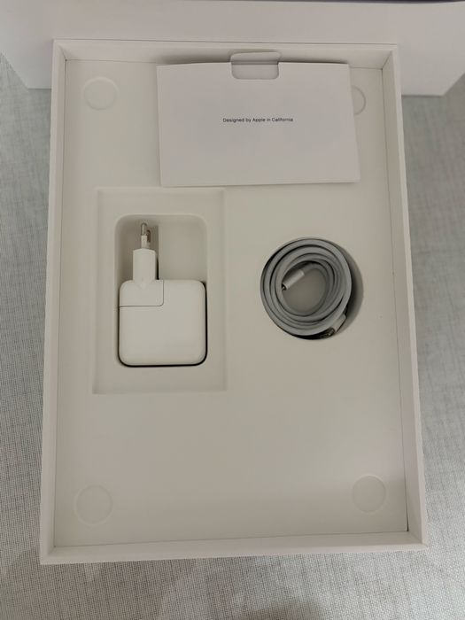 Продам Apple MacBook Air (M1, 2020)