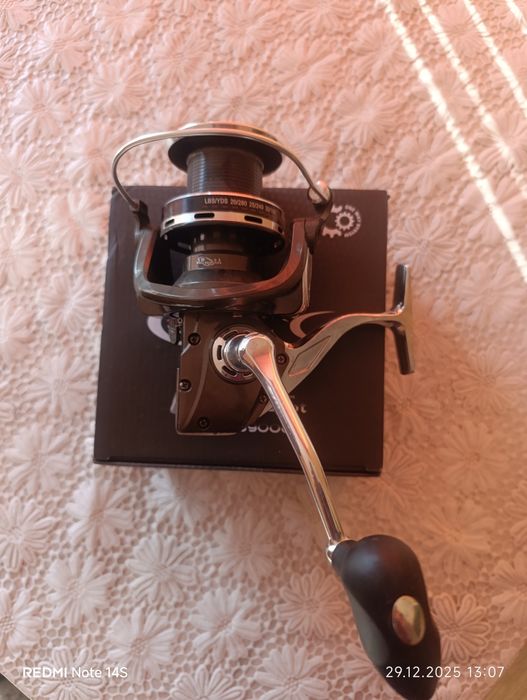 Продавам чисто нова макара FL RS9000