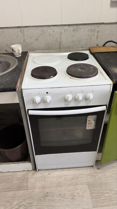 Продаю плиту электрическую