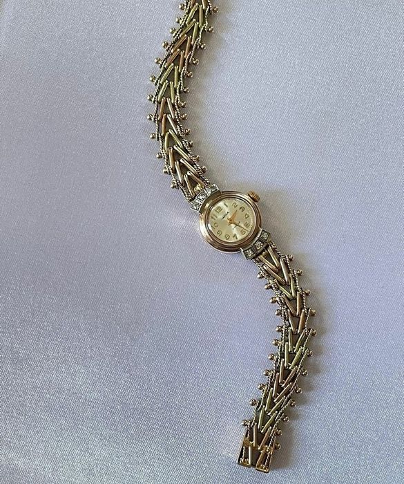 Золотые часы с бриллиантами 583пр СССР