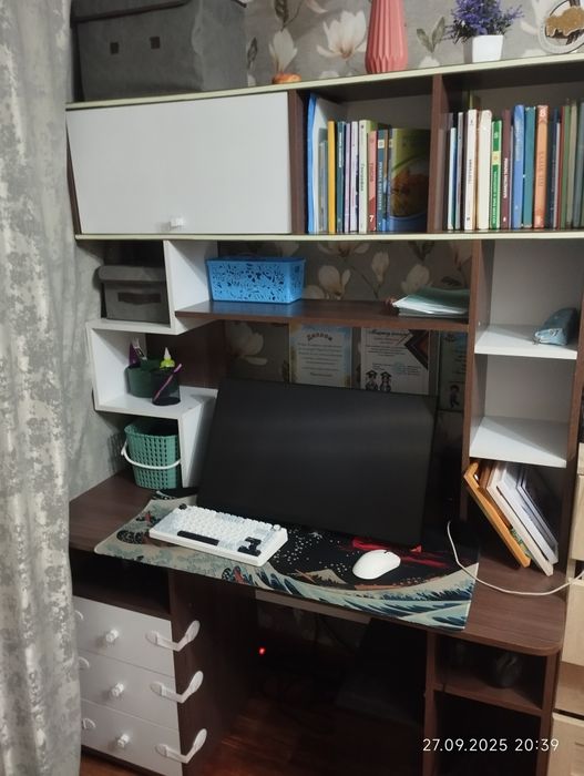 Продам стол для учебы