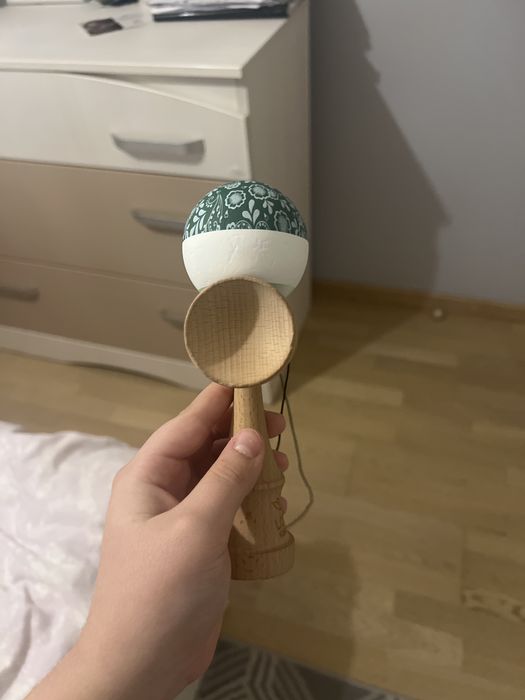 Kendama lotus bloom green anti skid v2