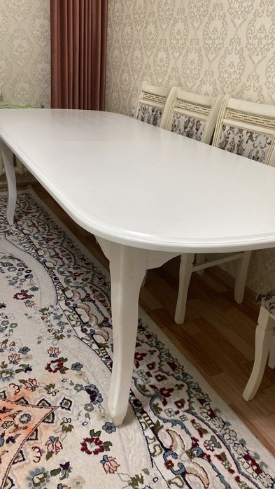 Продается гостиный стол..