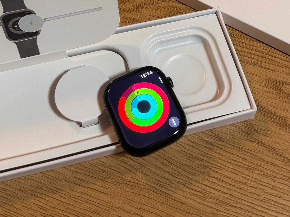 Apple Watch Series 10 46mm - Jet Black / Rose Gold / Silver