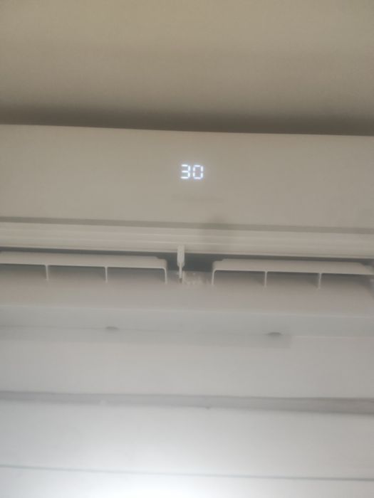 Vând aer condiționat aer rece și cald