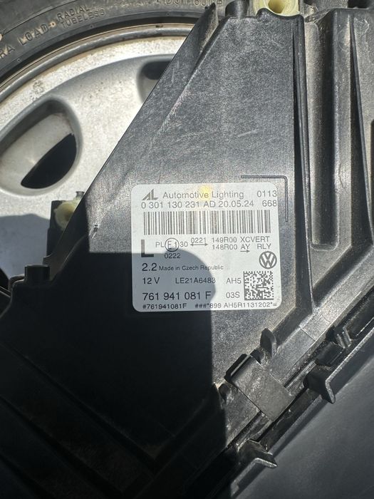 VW Touareg 3 IQ Light ляв фар 24г