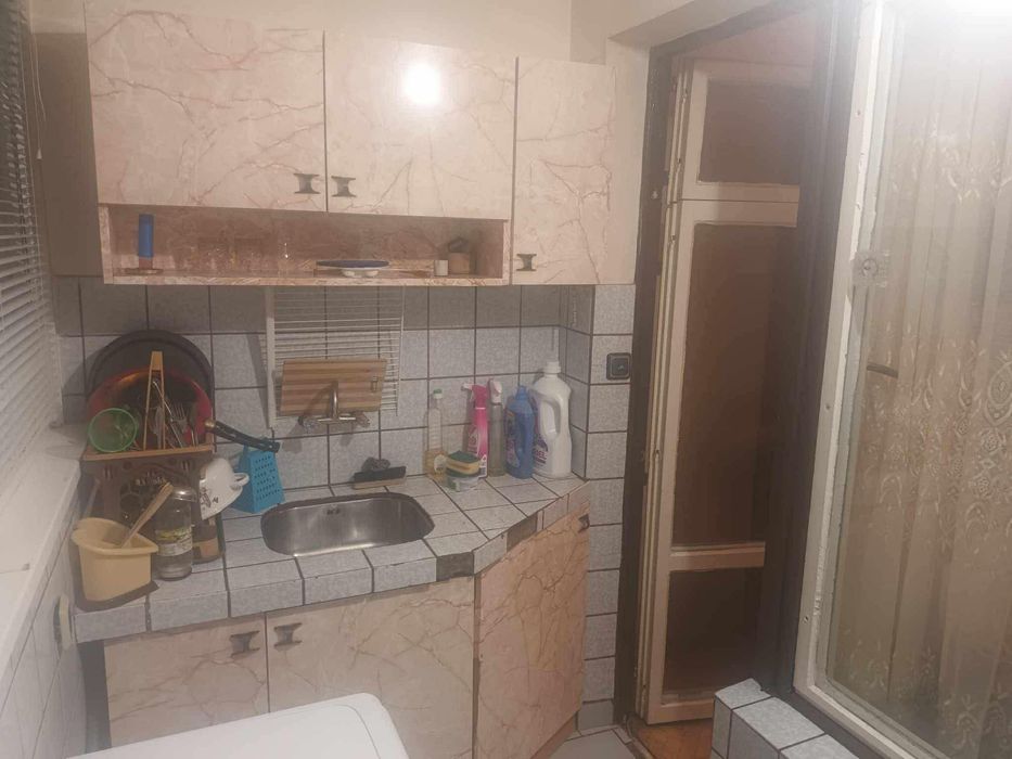 Отдавам под наем.