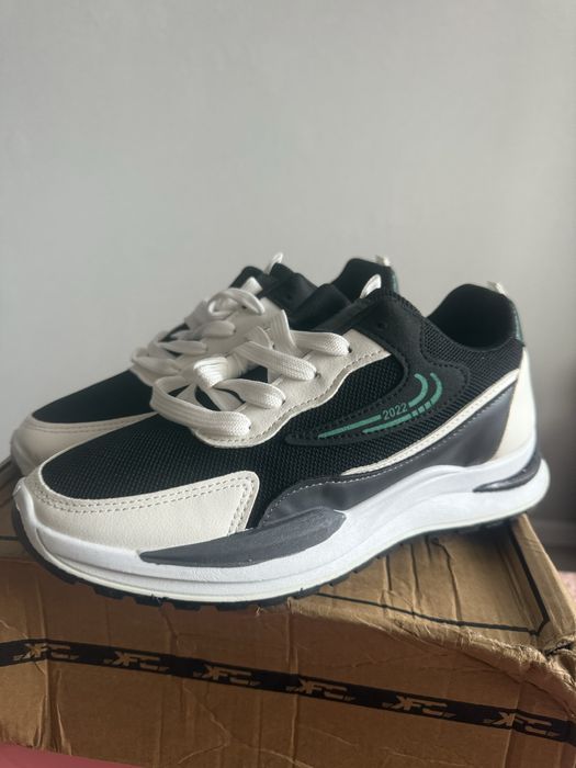 Летние кроссовки