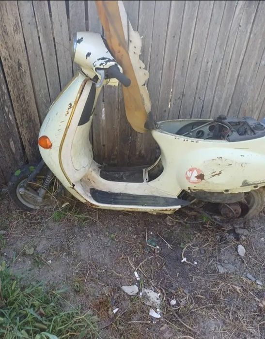 Scuter piaggio vespa pentru piese aștept oferte